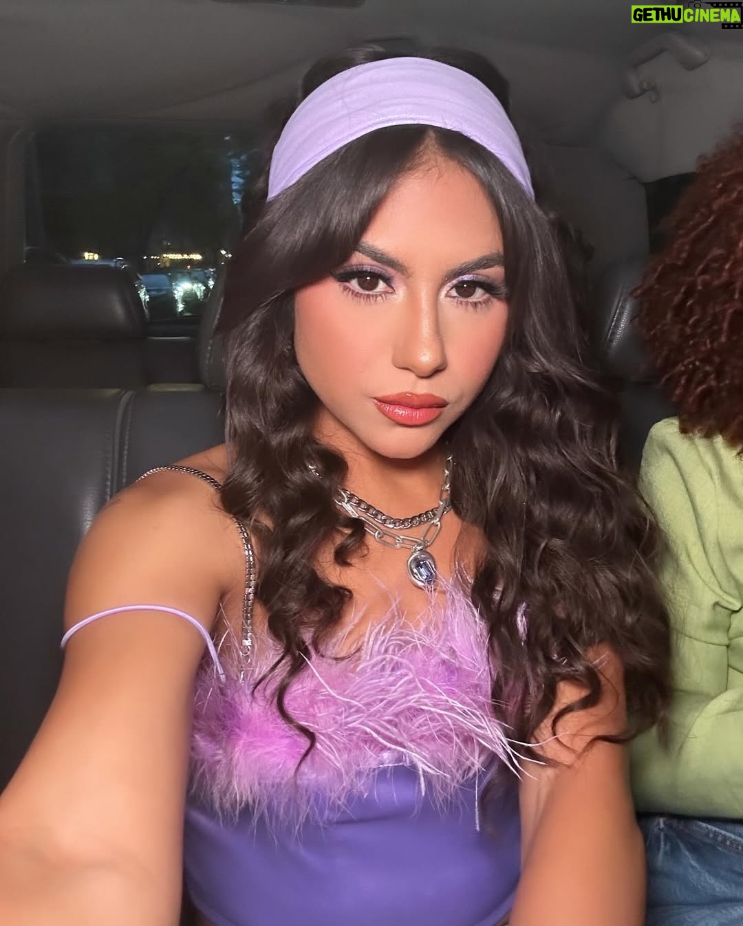 Jearnest Corchado - 3K Likes - I got to perform in Brooklyn for the very first time in my life, and let me tell you something: the love in NYC is reaaal! I feel like I’m living in a dream… this week has been so incredibly special. I met so many “strangers” who immediately felt like family. People who don’t owe me anything—yet have been there for me, supported me, and guided me through this new journey I’m on…
I KNOW they are GOD-sent. There’s no other explanation. DIOS always has my back. Las cosas han fluido de una manera tan especial, y las puertas se siguen abriendo…
Prepárense, que lo que viene, viene en grande. GRACIAS siempre por todo el amor, el apoyo y el cariño. Mi goal siempre será inspirarlos, representarlos y darles MUCHO, MUCHO AMOR.
Todo con amor y por amor. SIEMPRE.💕
Y acostúmbrense al Spanglish, baby!
This is #TheJearney 🚀🚀
Thank you @powerisindustry @power1051 @djwillnyc @amadeuspbm @bigdtheweatherman @callmetaji @imroxanneshante @imchey__ @zurdoelz
Makeup by @_nikoledenisse