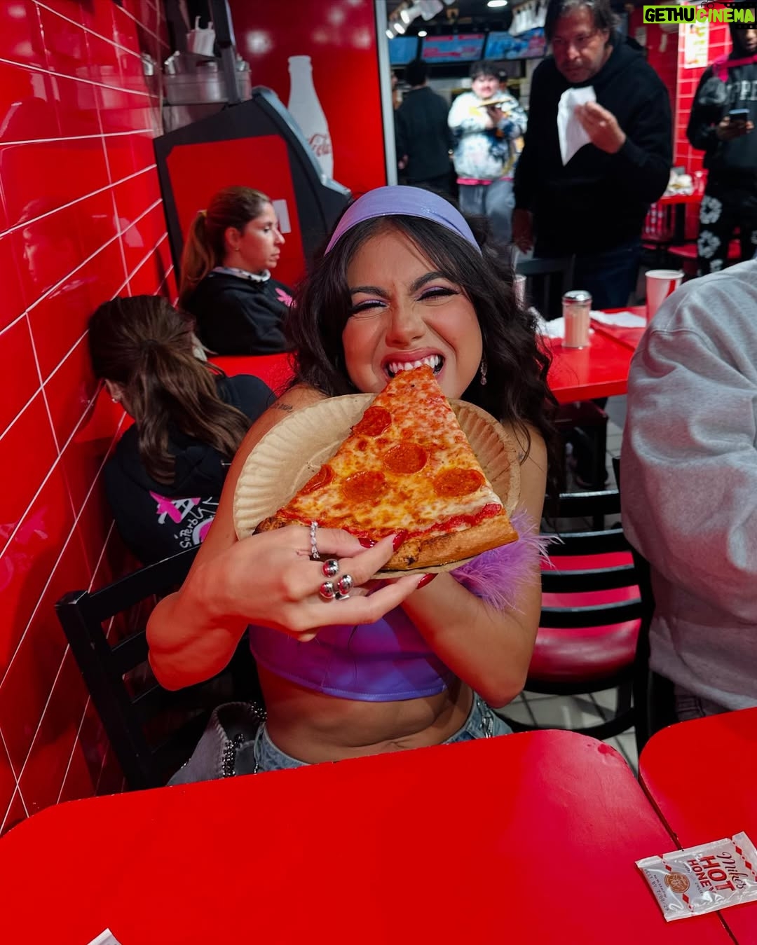 Jearnest Corchado - 3K Likes - I got to perform in Brooklyn for the very first time in my life, and let me tell you something: the love in NYC is reaaal! I feel like I’m living in a dream… this week has been so incredibly special. I met so many “strangers” who immediately felt like family. People who don’t owe me anything—yet have been there for me, supported me, and guided me through this new journey I’m on…
I KNOW they are GOD-sent. There’s no other explanation. DIOS always has my back. Las cosas han fluido de una manera tan especial, y las puertas se siguen abriendo…
Prepárense, que lo que viene, viene en grande. GRACIAS siempre por todo el amor, el apoyo y el cariño. Mi goal siempre será inspirarlos, representarlos y darles MUCHO, MUCHO AMOR.
Todo con amor y por amor. SIEMPRE.💕
Y acostúmbrense al Spanglish, baby!
This is #TheJearney 🚀🚀
Thank you @powerisindustry @power1051 @djwillnyc @amadeuspbm @bigdtheweatherman @callmetaji @imroxanneshante @imchey__ @zurdoelz
Makeup by @_nikoledenisse