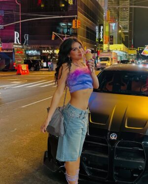 Jearnest Corchado Instagram - I got to perform in Brooklyn for the very first time in my life, and let me tell you something: the love in NYC is reaaal! I feel like I’m living in a dream… this week has been so incredibly special. I met so many “strangers” who immediately felt like family. People who don’t owe me anything—yet have been there for me, supported me, and guided me through this new journey I’m on…

I KNOW they are GOD-sent. There’s no other explanation. DIOS always has my back. Las cosas han fluido de una manera tan especial, y las puertas se siguen abriendo…

Prepárense, que lo que viene, viene en grande. GRACIAS siempre por todo el amor, el apoyo y el cariño. Mi goal siempre será inspirarlos, representarlos y darles MUCHO, MUCHO AMOR. 

Todo con amor y por amor. SIEMPRE.💕

Y acostúmbrense al Spanglish, baby! 
This is #TheJearney 🚀🚀

Thank you @powerisindustry @power1051 @djwillnyc @amadeuspbm @bigdtheweatherman @callmetaji @imroxanneshante @imchey__ @zurdoelz 

Makeup by @_nikoledenisse