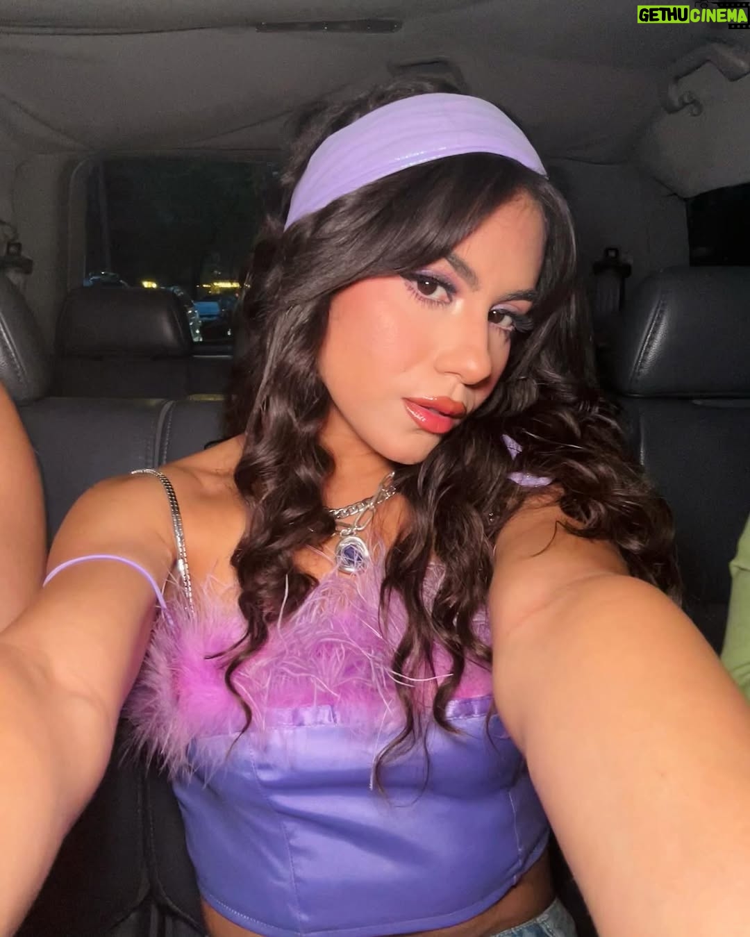 Jearnest Corchado - 3K Likes - I got to perform in Brooklyn for the very first time in my life, and let me tell you something: the love in NYC is reaaal! I feel like I’m living in a dream… this week has been so incredibly special. I met so many “strangers” who immediately felt like family. People who don’t owe me anything—yet have been there for me, supported me, and guided me through this new journey I’m on…
I KNOW they are GOD-sent. There’s no other explanation. DIOS always has my back. Las cosas han fluido de una manera tan especial, y las puertas se siguen abriendo…
Prepárense, que lo que viene, viene en grande. GRACIAS siempre por todo el amor, el apoyo y el cariño. Mi goal siempre será inspirarlos, representarlos y darles MUCHO, MUCHO AMOR.
Todo con amor y por amor. SIEMPRE.💕
Y acostúmbrense al Spanglish, baby!
This is #TheJearney 🚀🚀
Thank you @powerisindustry @power1051 @djwillnyc @amadeuspbm @bigdtheweatherman @callmetaji @imroxanneshante @imchey__ @zurdoelz
Makeup by @_nikoledenisse