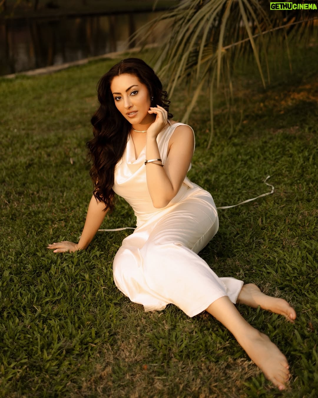 Jeniffer Piccinato - 4.8K Likes - You can definitely sit with me 🌅
.
.
Photo by @olyamuradova_