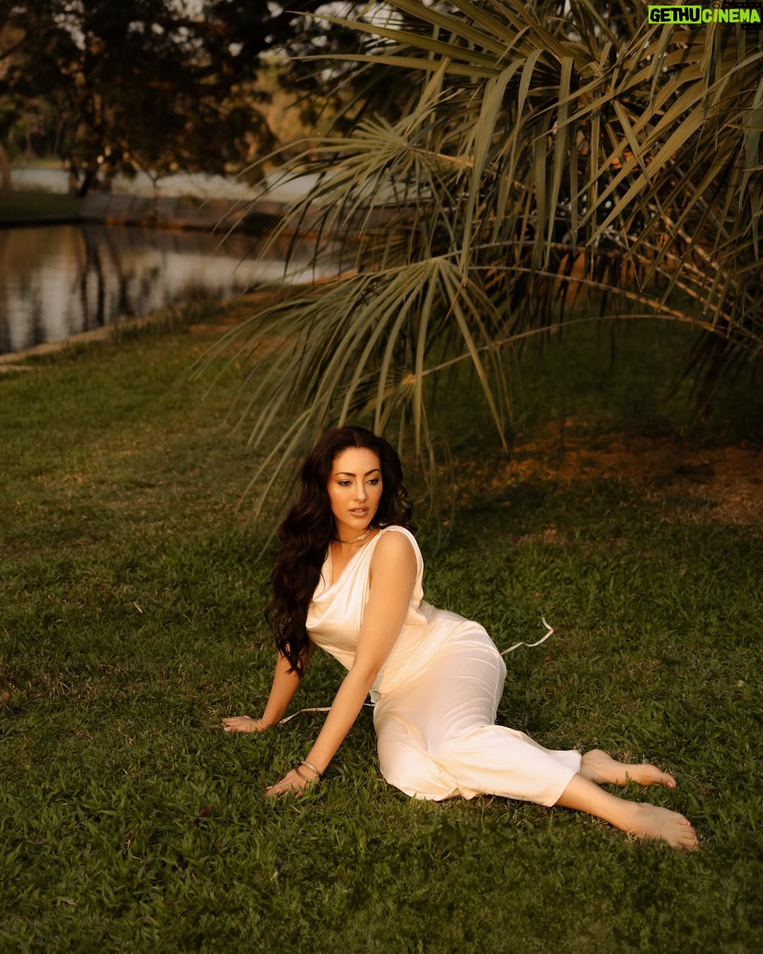 Jeniffer Piccinato - 4.8K Likes - You can definitely sit with me 🌅
.
.
Photo by @olyamuradova_