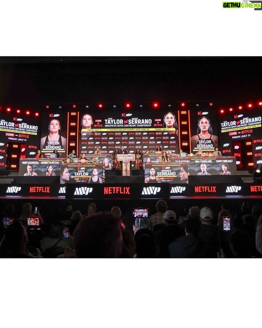 Jennifer Miranda - 1.8K Likes - Así fue el primer encuentro entre Jennifer Miranda y Alycia Baumgardner en la presentación del próximo evento de MVP 🤩
Nuestra embajadora disputará el Campeonato Mundial Unificado como combate co-estelar de la noche en la trilogía entre Katye Taylor vs Amanda Serrano en el Madison Square Garden el próximo 11 de Julio 🥊
Estamos contigo
#Andthenew ⚔️🖤