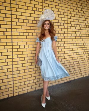 Jessica Gagen Instagram - Ladies Day at Aintree 🐎 

… Wearing the exact same outfit as I did in 2023 because I only bought my ticket on Monday night 😆

👗: @asos 
👒: @felicityhathireboutique 
👛: @katespadeny 

#aintree #ladiesday #raceday #races #racedayoutfit #racesoutfit #liverpool #spring #englishrose #engineer
