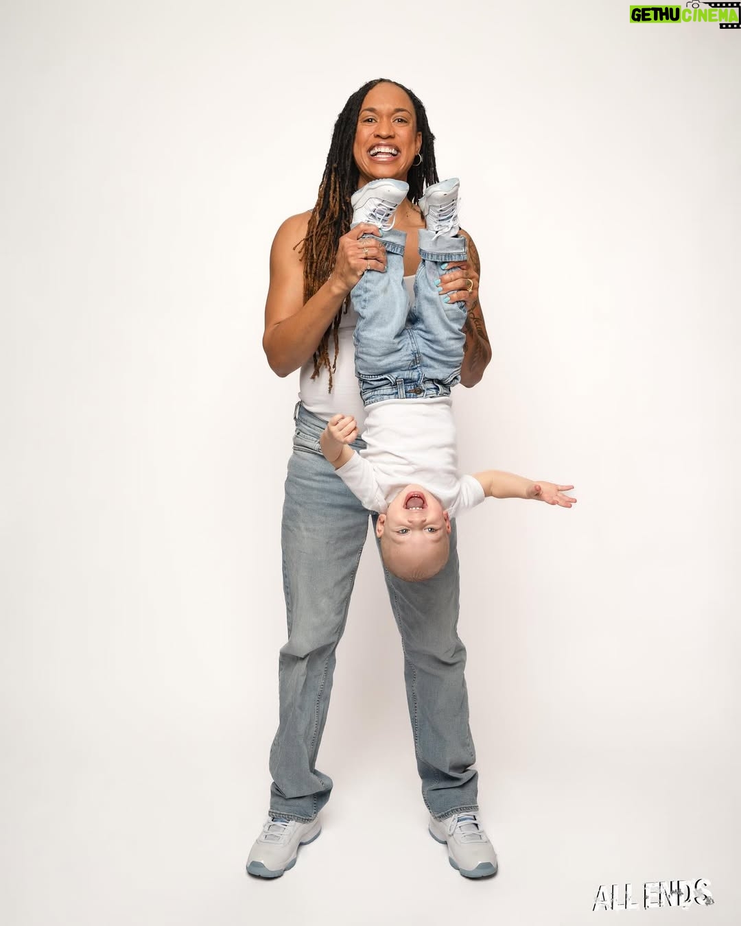 Jessica McDonald - 4K Likes - Family š„¹ā„ļø