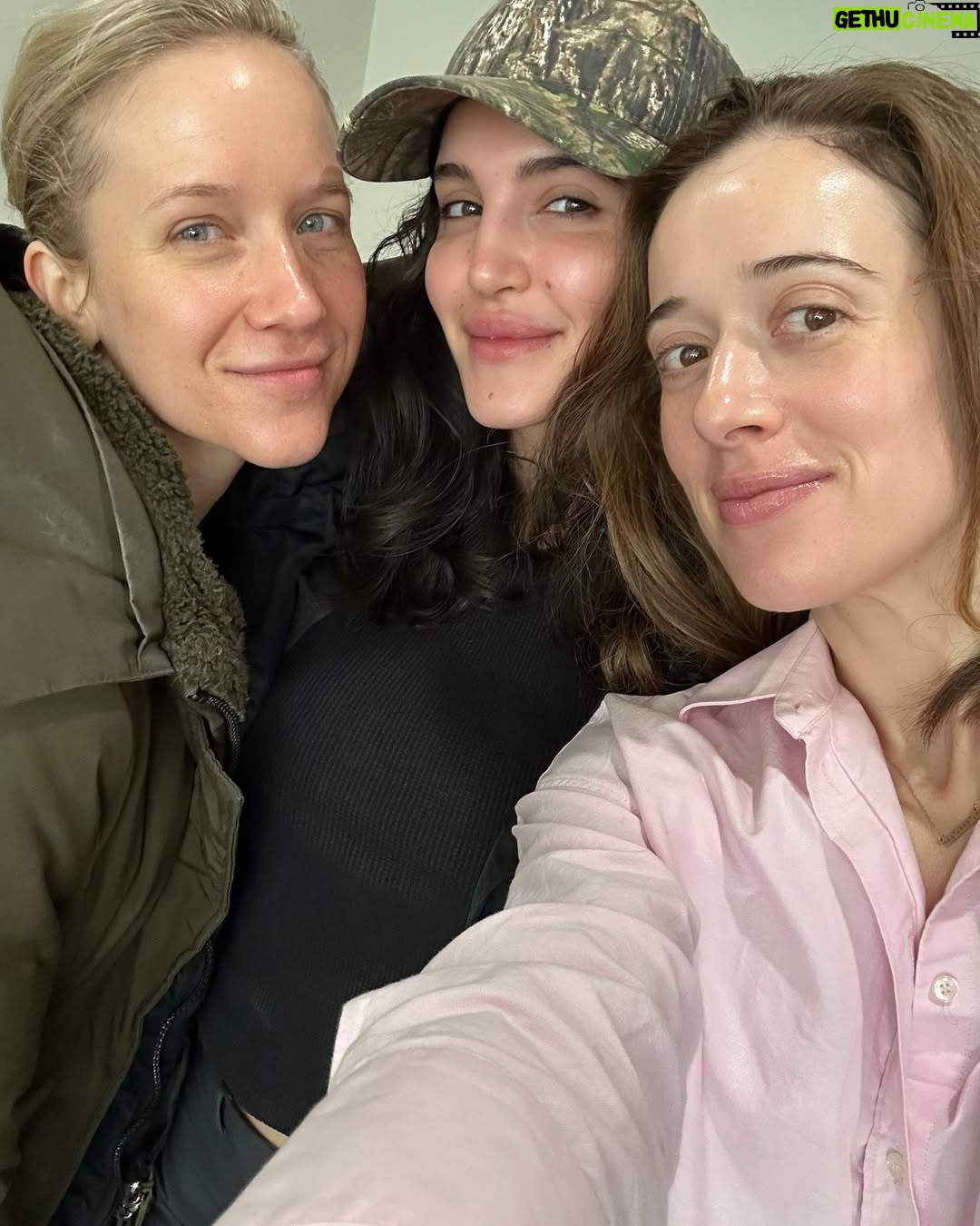 Jessy Schram - 10.1K Likes - Fresh faced and ready to rumble. Thanks @spaderma_medspa and @theoakvillechicago for a Saturday morning that filled the happy meter and left a lasting glow ✨#hydrafacial #thesepeoplearehappymakers
