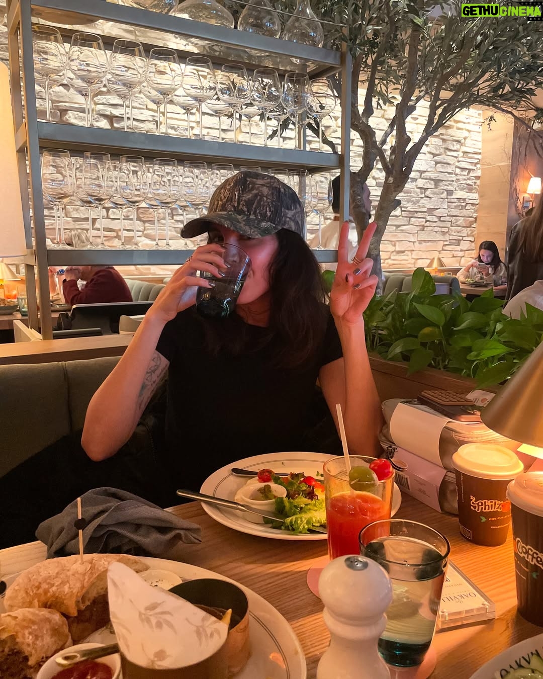 Jessy Schram - 10.1K Likes - Fresh faced and ready to rumble. Thanks @spaderma_medspa and @theoakvillechicago for a Saturday morning that filled the happy meter and left a lasting glow ✨#hydrafacial #thesepeoplearehappymakers