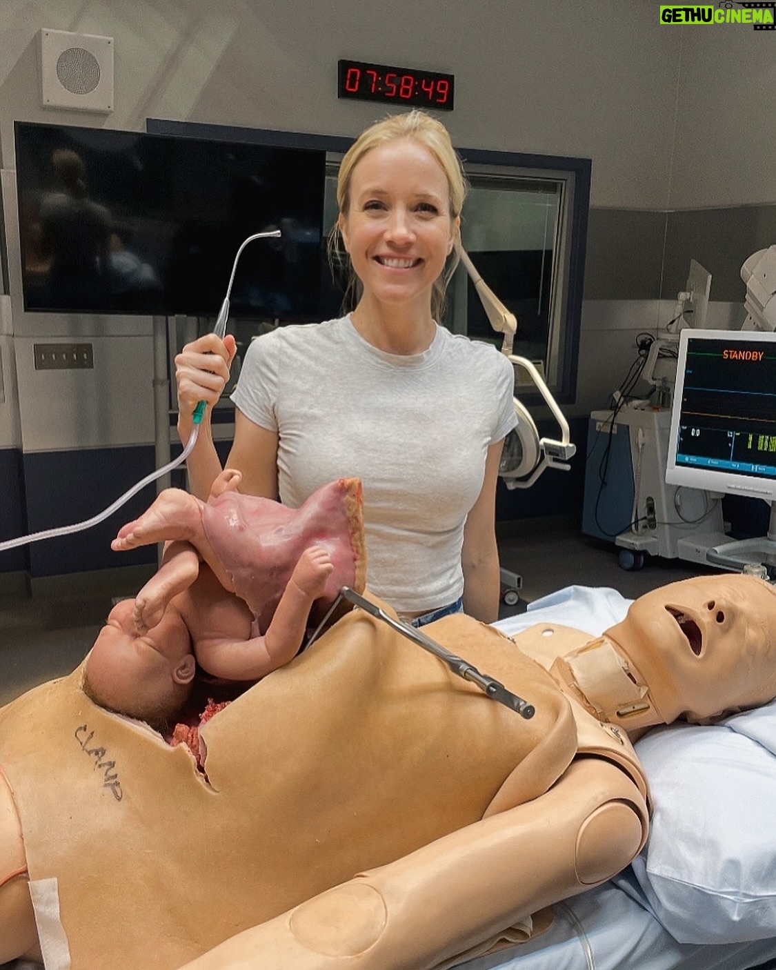 Jessy Schram - 6.4K Likes - All new #ChicagoMed TONIGHT 🎀 (no spoilers to be found here.) #OneChicago