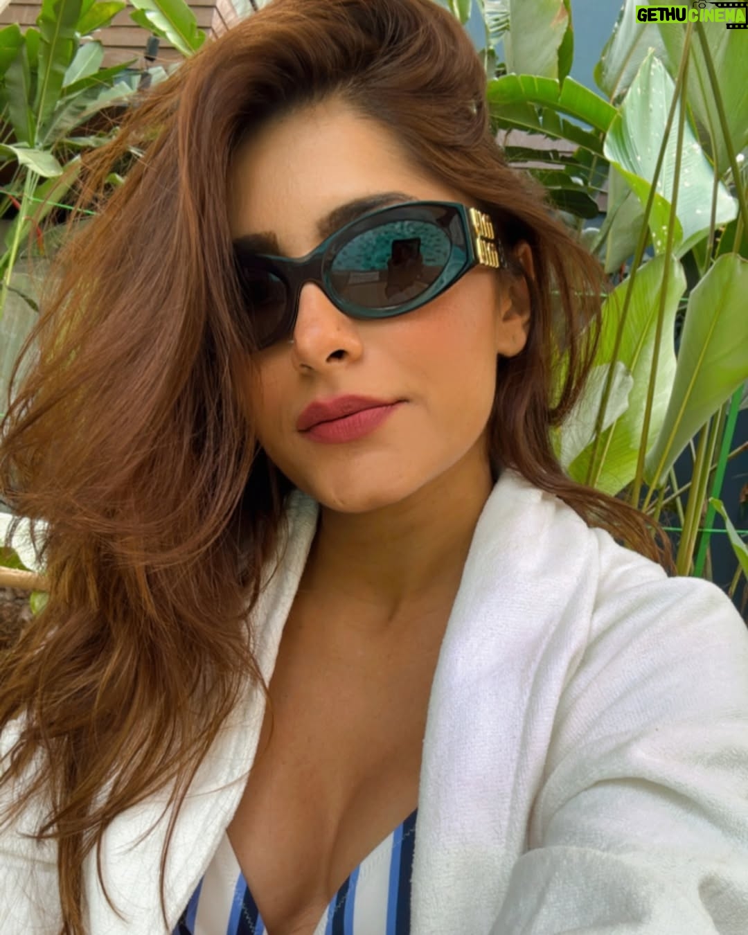 Jia Mustafa - 2.6K Likes - Here’s a little round up⛱️
Also, can’t leave this here without mentioning a few places that I absolutely loved on this visit..
@slowtidegoa (great view & a lip smacking menu)
@comoaguagoa (loved the cocktails & stuffed myself with the paprika flavoured pasta)
@avataara_resort_goa (clean, green, warm, perfectly located & all things needed for a comfortable stay)
@artjunagoa always the best ambience (and the best coffee)
