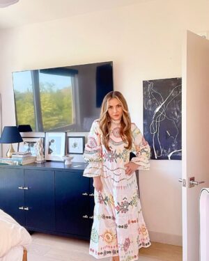 Jillian Warry Barberie Instagram - Listened to the beautiful“Flor de Capomo” by Carlos y José so many times yesterday and it translates to “Wildflower” or more literally “Flower of the Countryside.” That sums me up ~ the soul of a wildflower and the heart of the North.

Outfit:
Dress: @hm 
Sandals: @target 
Handbag: @louisvuitton