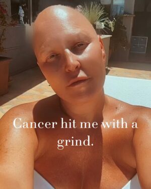 Jillian Warry Barberie Instagram - #breastcancerwarrior #grateful 🩷