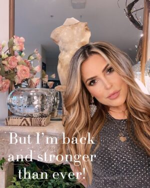 Jillian Warry Barberie Instagram - #breastcancerwarrior #grateful 🩷