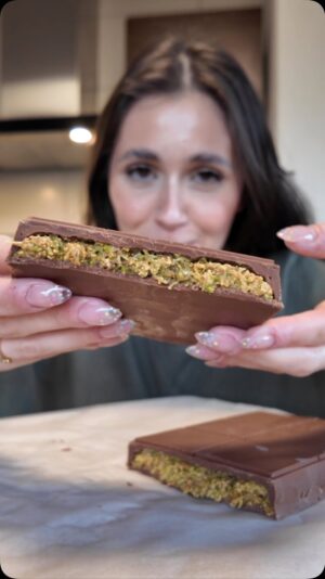 Joana Gentil Instagram - Tentei fazer o chocolate do Dubai em casa ✌🏼P.S. nenhuma cozinha foi magoada durante este processo 😂 #dubaichocolate #bimby