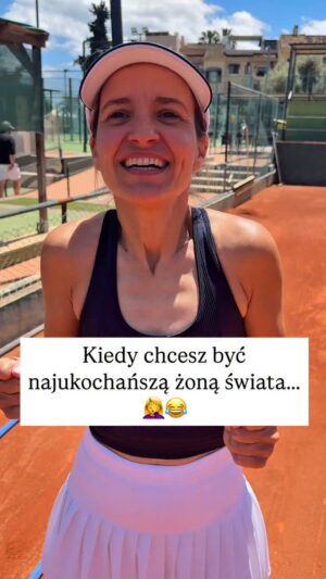 Joanna Koroniewska Instagram - Za co byliście winni?! Bo ktoś  zawsze jest winny co?!🤔🤷‍♀️😂 To nie są łatwe rzeczy… być oddaną żoną !😂 A do @dotindotin nie dzwoniłam na plotki, tylko musiałyśmy omówić ważne sprawy… 🤭🤫😉