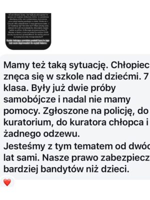 Joanna Koroniewska Instagram - Podobno dzięki @maciej_dowbor miałam serial “M jak miłość”. Teraz dzięki @dotindotin @zrobmysobiedom.tvn.🤦‍♀️🤦‍♀️🫣
Zastanawiam się jeszcze co dala mi @katarzyna_dowbor_official … Wiem. Załatwiła mi studia na Łódzkiej Filmówce. 🤦‍♀️
To,że ludzie i ich agresja i wymysły nie przestali mnie zadziwiać to jedno. Ale to ile załamanych rodziców pisze do mnie, że ma dość… To mnie totalnie załamuje..
Mają dość świata, w którym młody i bardziej wrażliwy człowiek nie ma już prawa żyć. Bo zmieniły się czasy. Bo trzeba być w grupach ludzi, którzy sieją nienawiścią. Wciąż do kogoś innego. Bo najważniejsze  to mieć na kim się wyżyć. 
Specjalnie dla Was i dla siebie spotkam się z Kobietą, którą naprawdę trzeba było namawiać na spotkanie. Spotkam  się z @kinga_szostko . Kobietą, która walczy z cyfrową przemocą, pomaga, monitoruje najciemniejsze media… Już 8 maja zrobimy live’a! Koniecznie zadawajcie nam pytania! Jeśli jeszcze nie znacie tej turbo kobiety zapraszam na jej profil. 

Nie ma tam żadnego mydlenia oczu. Jest prawda. O zwyrodnialcach dorosłych . o zwyrodnialcach dzieciach. I o cyberprzemocy. Jesteśmy w internecie. Wrzucając dzisiejsze stories wręcz zalaliście mnie kolejnymi historiami z ostatnich dni. Piękna 13 latka.. odeszła po cichu… Młody wrażliwy nastolatek Filip.. Czytając przemowę jego mamy na pogrzebie… Publikuję Wam ją tutaj… Cisną się łzy i zaciskają pięści.. Kolejna dziewczynka tym razem w Holandii. 💔💔💔
Musimy coś z tym zrobić. Na początek porozmawiamy o tym jak wyglądają takie treści w Internecie. Gdzie je młodzi ludzie znajdują. Jak do nich przemawiać. Ale też czego się spodziewać. Internet to poniekąd moja praca a ja sama jestem w szoku jak nadal niewiele wiem. I już na sam koniec. 

Hejt, który dziś zaprezentowałam jednak i mnie zabolał. Zwłaszcza ostanie zdanie. Że moje “idealne” małżeństwo to fikcja. Dlaczego zabolał? Bo te bzdury potem powielane są w mediach i czytają TE wypociny moje dzieci. Czy plotkarskie kanały też nie są współwinne?!!? Wyrażanie opinii to już nie jest tylko opinia a często przemoc. A ja nie spocznę póki czegoś z tym nie zrobię. Przysięgam Wam! W imię Naszych dzieci!!! Nie zostawię tego! I ogromnie proszę Was o wsparcie!🫶💔
