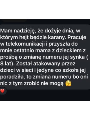 Joanna Koroniewska Instagram - Podobno dzięki @maciej_dowbor miałam serial “M jak miłość”. Teraz dzięki @dotindotin @zrobmysobiedom.tvn.🤦‍♀️🤦‍♀️🫣
Zastanawiam się jeszcze co dala mi @katarzyna_dowbor_official … Wiem. Załatwiła mi studia na Łódzkiej Filmówce. 🤦‍♀️
To,że ludzie i ich agresja i wymysły nie przestali mnie zadziwiać to jedno. Ale to ile załamanych rodziców pisze do mnie, że ma dość… To mnie totalnie załamuje..
Mają dość świata, w którym młody i bardziej wrażliwy człowiek nie ma już prawa żyć. Bo zmieniły się czasy. Bo trzeba być w grupach ludzi, którzy sieją nienawiścią. Wciąż do kogoś innego. Bo najważniejsze  to mieć na kim się wyżyć. 
Specjalnie dla Was i dla siebie spotkam się z Kobietą, którą naprawdę trzeba było namawiać na spotkanie. Spotkam  się z @kinga_szostko . Kobietą, która walczy z cyfrową przemocą, pomaga, monitoruje najciemniejsze media… Już 8 maja zrobimy live’a! Koniecznie zadawajcie nam pytania! Jeśli jeszcze nie znacie tej turbo kobiety zapraszam na jej profil. 

Nie ma tam żadnego mydlenia oczu. Jest prawda. O zwyrodnialcach dorosłych . o zwyrodnialcach dzieciach. I o cyberprzemocy. Jesteśmy w internecie. Wrzucając dzisiejsze stories wręcz zalaliście mnie kolejnymi historiami z ostatnich dni. Piękna 13 latka.. odeszła po cichu… Młody wrażliwy nastolatek Filip.. Czytając przemowę jego mamy na pogrzebie… Publikuję Wam ją tutaj… Cisną się łzy i zaciskają pięści.. Kolejna dziewczynka tym razem w Holandii. 💔💔💔
Musimy coś z tym zrobić. Na początek porozmawiamy o tym jak wyglądają takie treści w Internecie. Gdzie je młodzi ludzie znajdują. Jak do nich przemawiać. Ale też czego się spodziewać. Internet to poniekąd moja praca a ja sama jestem w szoku jak nadal niewiele wiem. I już na sam koniec. 

Hejt, który dziś zaprezentowałam jednak i mnie zabolał. Zwłaszcza ostanie zdanie. Że moje “idealne” małżeństwo to fikcja. Dlaczego zabolał? Bo te bzdury potem powielane są w mediach i czytają TE wypociny moje dzieci. Czy plotkarskie kanały też nie są współwinne?!!? Wyrażanie opinii to już nie jest tylko opinia a często przemoc. A ja nie spocznę póki czegoś z tym nie zrobię. Przysięgam Wam! W imię Naszych dzieci!!! Nie zostawię tego! I ogromnie proszę Was o wsparcie!🫶💔