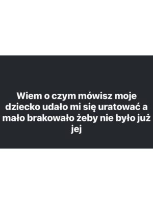 Joanna Koroniewska Instagram - Podobno dzięki @maciej_dowbor miałam serial “M jak miłość”. Teraz dzięki @dotindotin @zrobmysobiedom.tvn.🤦‍♀️🤦‍♀️🫣
Zastanawiam się jeszcze co dala mi @katarzyna_dowbor_official … Wiem. Załatwiła mi studia na Łódzkiej Filmówce. 🤦‍♀️
To,że ludzie i ich agresja i wymysły nie przestali mnie zadziwiać to jedno. Ale to ile załamanych rodziców pisze do mnie, że ma dość… To mnie totalnie załamuje..
Mają dość świata, w którym młody i bardziej wrażliwy człowiek nie ma już prawa żyć. Bo zmieniły się czasy. Bo trzeba być w grupach ludzi, którzy sieją nienawiścią. Wciąż do kogoś innego. Bo najważniejsze  to mieć na kim się wyżyć. 
Specjalnie dla Was i dla siebie spotkam się z Kobietą, którą naprawdę trzeba było namawiać na spotkanie. Spotkam  się z @kinga_szostko . Kobietą, która walczy z cyfrową przemocą, pomaga, monitoruje najciemniejsze media… Już 8 maja zrobimy live’a! Koniecznie zadawajcie nam pytania! Jeśli jeszcze nie znacie tej turbo kobiety zapraszam na jej profil. 

Nie ma tam żadnego mydlenia oczu. Jest prawda. O zwyrodnialcach dorosłych . o zwyrodnialcach dzieciach. I o cyberprzemocy. Jesteśmy w internecie. Wrzucając dzisiejsze stories wręcz zalaliście mnie kolejnymi historiami z ostatnich dni. Piękna 13 latka.. odeszła po cichu… Młody wrażliwy nastolatek Filip.. Czytając przemowę jego mamy na pogrzebie… Publikuję Wam ją tutaj… Cisną się łzy i zaciskają pięści.. Kolejna dziewczynka tym razem w Holandii. 💔💔💔
Musimy coś z tym zrobić. Na początek porozmawiamy o tym jak wyglądają takie treści w Internecie. Gdzie je młodzi ludzie znajdują. Jak do nich przemawiać. Ale też czego się spodziewać. Internet to poniekąd moja praca a ja sama jestem w szoku jak nadal niewiele wiem. I już na sam koniec. 

Hejt, który dziś zaprezentowałam jednak i mnie zabolał. Zwłaszcza ostanie zdanie. Że moje “idealne” małżeństwo to fikcja. Dlaczego zabolał? Bo te bzdury potem powielane są w mediach i czytają TE wypociny moje dzieci. Czy plotkarskie kanały też nie są współwinne?!!? Wyrażanie opinii to już nie jest tylko opinia a często przemoc. A ja nie spocznę póki czegoś z tym nie zrobię. Przysięgam Wam! W imię Naszych dzieci!!! Nie zostawię tego! I ogromnie proszę Was o wsparcie!🫶💔