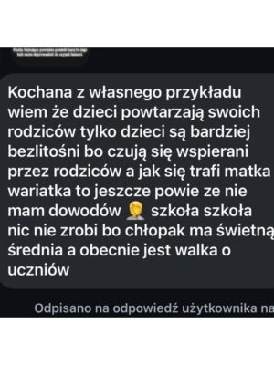 Joanna Koroniewska Instagram - Podobno dzięki @maciej_dowbor miałam serial “M jak miłość”. Teraz dzięki @dotindotin @zrobmysobiedom.tvn.🤦‍♀️🤦‍♀️🫣
Zastanawiam się jeszcze co dala mi @katarzyna_dowbor_official … Wiem. Załatwiła mi studia na Łódzkiej Filmówce. 🤦‍♀️
To,że ludzie i ich agresja i wymysły nie przestali mnie zadziwiać to jedno. Ale to ile załamanych rodziców pisze do mnie, że ma dość… To mnie totalnie załamuje..
Mają dość świata, w którym młody i bardziej wrażliwy człowiek nie ma już prawa żyć. Bo zmieniły się czasy. Bo trzeba być w grupach ludzi, którzy sieją nienawiścią. Wciąż do kogoś innego. Bo najważniejsze  to mieć na kim się wyżyć. 
Specjalnie dla Was i dla siebie spotkam się z Kobietą, którą naprawdę trzeba było namawiać na spotkanie. Spotkam  się z @kinga_szostko . Kobietą, która walczy z cyfrową przemocą, pomaga, monitoruje najciemniejsze media… Już 8 maja zrobimy live’a! Koniecznie zadawajcie nam pytania! Jeśli jeszcze nie znacie tej turbo kobiety zapraszam na jej profil. 

Nie ma tam żadnego mydlenia oczu. Jest prawda. O zwyrodnialcach dorosłych . o zwyrodnialcach dzieciach. I o cyberprzemocy. Jesteśmy w internecie. Wrzucając dzisiejsze stories wręcz zalaliście mnie kolejnymi historiami z ostatnich dni. Piękna 13 latka.. odeszła po cichu… Młody wrażliwy nastolatek Filip.. Czytając przemowę jego mamy na pogrzebie… Publikuję Wam ją tutaj… Cisną się łzy i zaciskają pięści.. Kolejna dziewczynka tym razem w Holandii. 💔💔💔
Musimy coś z tym zrobić. Na początek porozmawiamy o tym jak wyglądają takie treści w Internecie. Gdzie je młodzi ludzie znajdują. Jak do nich przemawiać. Ale też czego się spodziewać. Internet to poniekąd moja praca a ja sama jestem w szoku jak nadal niewiele wiem. I już na sam koniec. 

Hejt, który dziś zaprezentowałam jednak i mnie zabolał. Zwłaszcza ostanie zdanie. Że moje “idealne” małżeństwo to fikcja. Dlaczego zabolał? Bo te bzdury potem powielane są w mediach i czytają TE wypociny moje dzieci. Czy plotkarskie kanały też nie są współwinne?!!? Wyrażanie opinii to już nie jest tylko opinia a często przemoc. A ja nie spocznę póki czegoś z tym nie zrobię. Przysięgam Wam! W imię Naszych dzieci!!! Nie zostawię tego! I ogromnie proszę Was o wsparcie!🫶💔