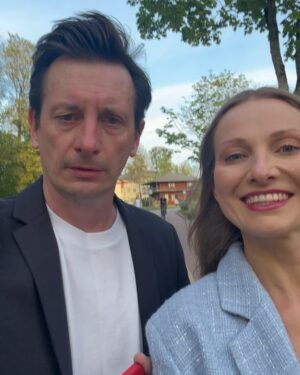 Joanna Moro Instagram - Lepszej majówki nie można wymarzyć 🦋Majówka w Druskiennikach? Totalny reset!
Niby już tu kiedyś byłam, ale ten kurort zmienił się jak po dobrym liftingu – tylko bez botoksu, za to z duszą.
Czysto, pięknie, dizajn na poziomie, jedzenie pyszne, ludzie życzliwi… no i park wodny! Tam to się działo! Dzieci szalały, dorośli też – zjeżdżalnie, jacuzzi, fale… i tylko raz ktoś zgubił klapka.
Było śmiesznie, mokro i naprawdę super.
Litwo – kocham Cię za tę energię! I wracam na pewno!

#Majówka #Druskienniki #Woda #ZjeżdżalniaRządzi #RodzinneSzaleństwo #LitwaMojaMiłość #Design #CiepłoNaSerduchu