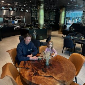 Joanna Moro Instagram - Majóweczka w Druskiennikach!!! 
Powietrze, przyroda, architektura, cisza, atrakcje - park wodny, linowy, śnieżny - po prostu cud nad Niemnem 😍🥰🫶

#druskienniki #stolicakultury #2025 #litwa #majowka