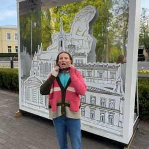 Joanna Moro Instagram - Majóweczka w Druskiennikach!!! 
Powietrze, przyroda, architektura, cisza, atrakcje - park wodny, linowy, śnieżny - po prostu cud nad Niemnem 😍🥰🫶

#druskienniki #stolicakultury #2025 #litwa #majowka