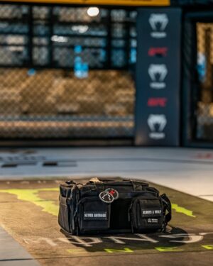 Joselyne Edwards Instagram - 🚨Fight Week Giveaway🚨
 
MINI DUFFLE BAG 20L ALPHA BLACK 

Two steps to enter:

1️⃣Follow @wolfpak.official & @joselyne_edwards
2️⃣Tag 3 friend(s) below and hit the share button too

Winner will be announced April the 25th, on IG Story and will get a DM.

#wolfpak  #wolf #ufc #ufcespañol #ufckansascity #mmawrestling 

NEVER AVERAGE ALWAYS A WOLF

.
.
.

🚨Sorteo de Semana de Pelea🚨

MINI BOLSA DE VIAJE 20L NEGRO ALPHA

Participa en dos pasos:

1️⃣ Sigue a @wolfpak.official y @joselyne_edwards
2️⃣ Etiqueta a 3 amigos abajo y comparte.

El ganador se anunciará el 25 de abril en Instagram Story y recibirá un mensaje directo.

#wolfpak 

NUNCA PROMEDIO, SIEMPRE UN LOBO