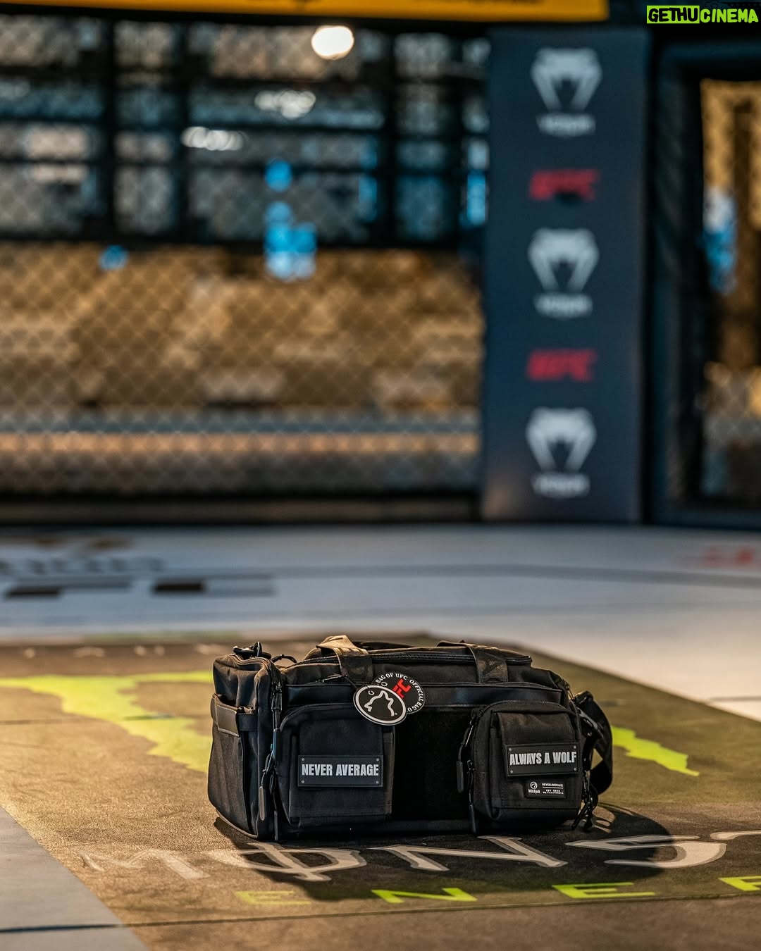 Joselyne Edwards - 5.6K Likes - 🚨Fight Week Giveaway🚨
MINI DUFFLE BAG 20L ALPHA BLACK
Two steps to enter:
1️⃣Follow @wolfpak.official & @joselyne_edwards
2️⃣Tag 3 friend(s) below and hit the share button too
Winner will be announced April the 25th, on IG Story and will get a DM.
#wolfpak #wolf #ufc #ufcespañol #ufckansascity #mmawrestling
NEVER AVERAGE ALWAYS A WOLF
.
.
.
🚨Sorteo de Semana de Pelea🚨
MINI BOLSA DE VIAJE 20L NEGRO ALPHA
Participa en dos pasos:
1️⃣ Sigue a @wolfpak.official y @joselyne_edwards
2️⃣ Etiqueta a 3 amigos abajo y comparte.
El ganador se anunciará el 25 de abril en Instagram Story y recibirá un mensaje directo.
#wolfpak
NUNCA PROMEDIO, SIEMPRE UN LOBO