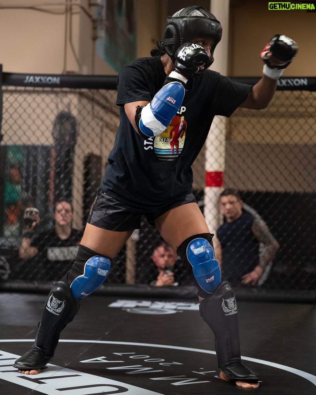 Joselyne Edwards - 5.8K Likes - Let’s go 🔥🧘🏾♀️🔥🇵🇦 #ufckansascity April 26
.
.
.
@ninek_r 📸