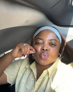 Juliana Olayode Instagram - What are the things desire in the month of May? May God give to you as you desire.

#Julianaolayode
#Godsfavoritebaby
#Godsbabygirlforlife
#Aprildump
#may
#happynewmonth