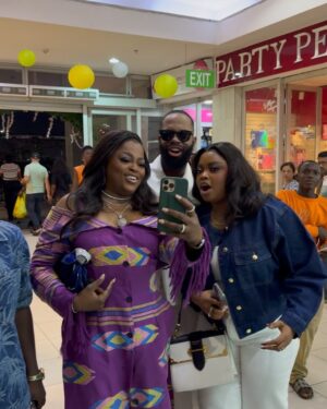 Juliana Olayode Instagram - I decided not to starve y’all of this post.🤪🤣

Listening/watching you talk to you @funkejenifaakindele at #WithChudelive made me so proud yet again. Thank you for always being so vulnerable and authentic when you share your story. Love you mama.❤️❤️