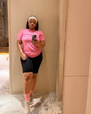 Juliana Olayode Instagram - Strive for progress not perfection.✌️✌️

#Julianaolayode
#Godsfavoritebaby
#Godsbabygirlforlife
#exercise 
#gym