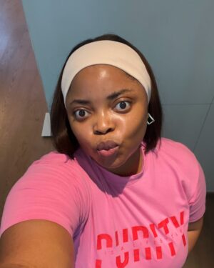 Juliana Olayode Instagram - Strive for progress not perfection.✌️✌️

#Julianaolayode
#Godsfavoritebaby
#Godsbabygirlforlife
#exercise 
#gym