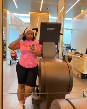 Juliana Olayode Instagram - Strive for progress not perfection.✌️✌️

#Julianaolayode
#Godsfavoritebaby
#Godsbabygirlforlife
#exercise 
#gym