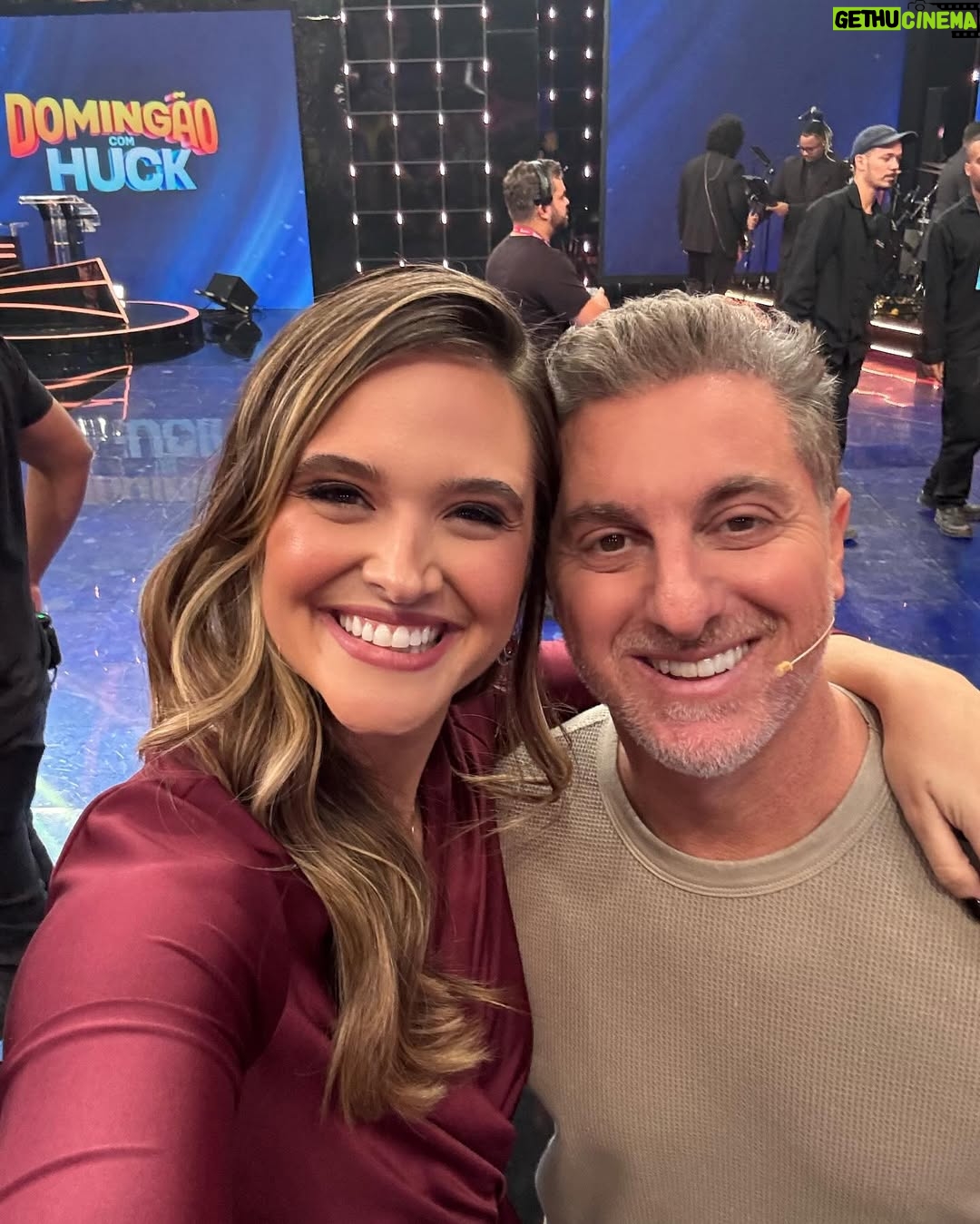 Juliana Paiva - 81.5K Likes - Esse domingo vai ser especial…além do dia das mães, teremos o @domingao e eu vou estar lá no quadro #Sexolandia debatendo as diferenças de pensamentos entre homens e mulheres! 
Já posso adiantar que o programa tá divertidíssimo, com altos debates, música boa e muita emoção! 
Não dá pra perder, né? “Entre nessa festaaa” 🎶🙌🏼💖📺💃🏻💫✨