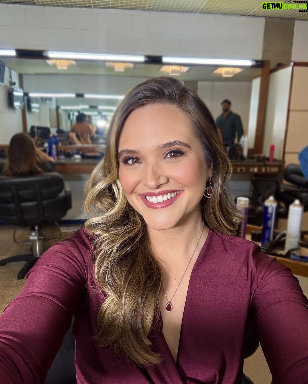 Juliana Paiva - 81.5K Likes - Esse domingo vai ser especial…além do dia das mães, teremos o @domingao e eu vou estar lá no quadro #Sexolandia debatendo as diferenças de pensamentos entre homens e mulheres! 
Já posso adiantar que o programa tá divertidíssimo, com altos debates, música boa e muita emoção! 
Não dá pra perder, né? “Entre nessa festaaa” 🎶🙌🏼💖📺💃🏻💫✨