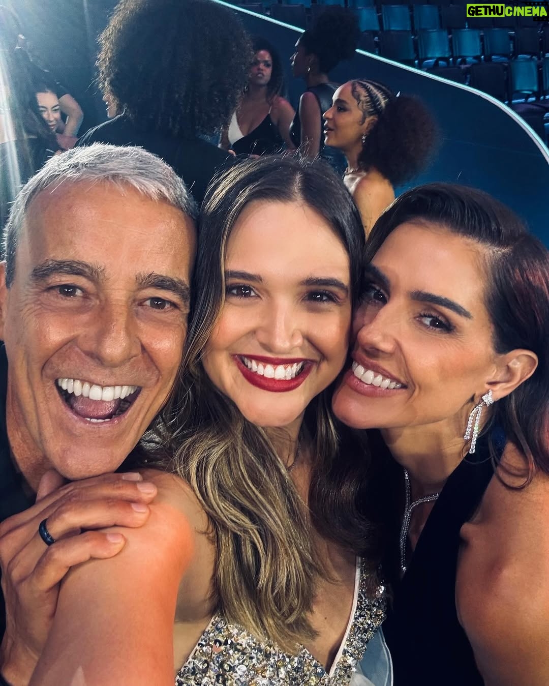 Juliana Paiva - 99K Likes - “A festa é sua, a festa é nossa 
É de quem quiser, quem vier”❤️✨

Noite mágica pra celebrar o sonho de um homem que mudou completamente a vida de muita gente!👏🏼
Amei encontrar e reencontrar tantos colegas de trabalho e pessoas que admiro e que me inspiram na profissão!
Que venham mais 60 anos muito inspirados e recheados de boas histórias! 
Viva a arte, viva o esporte, viva o jornalismo! 
Parabéns @tvglobo Que trajetória linda! 
Vamos mais!🙌🏼😍📺✨plim plim✨