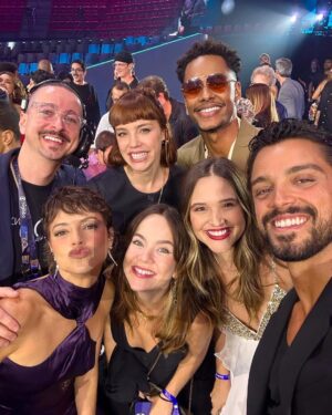 Juliana Paiva Instagram - “A festa é sua, a festa é nossa 
É de quem quiser, quem vier”❤️✨

Noite mágica pra celebrar o sonho de um homem que mudou completamente a vida de muita gente!👏🏼
Amei encontrar e reencontrar tantos colegas de trabalho e pessoas que admiro e que me inspiram na profissão!
Que venham mais 60 anos muito inspirados e recheados de boas histórias! 
Viva a arte, viva o esporte, viva o jornalismo! 
Parabéns @tvglobo Que trajetória linda! 
Vamos mais!🙌🏼😍📺✨plim plim✨