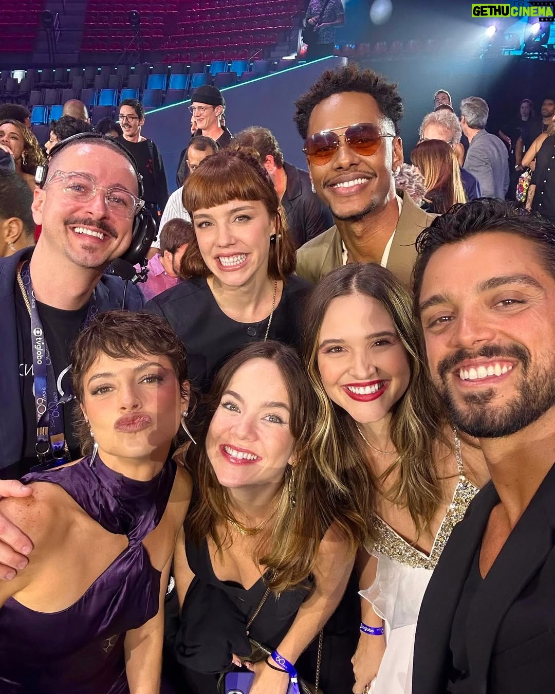 Juliana Paiva - 99K Likes - “A festa é sua, a festa é nossa 
É de quem quiser, quem vier”❤️✨

Noite mágica pra celebrar o sonho de um homem que mudou completamente a vida de muita gente!👏🏼
Amei encontrar e reencontrar tantos colegas de trabalho e pessoas que admiro e que me inspiram na profissão!
Que venham mais 60 anos muito inspirados e recheados de boas histórias! 
Viva a arte, viva o esporte, viva o jornalismo! 
Parabéns @tvglobo Que trajetória linda! 
Vamos mais!🙌🏼😍📺✨plim plim✨