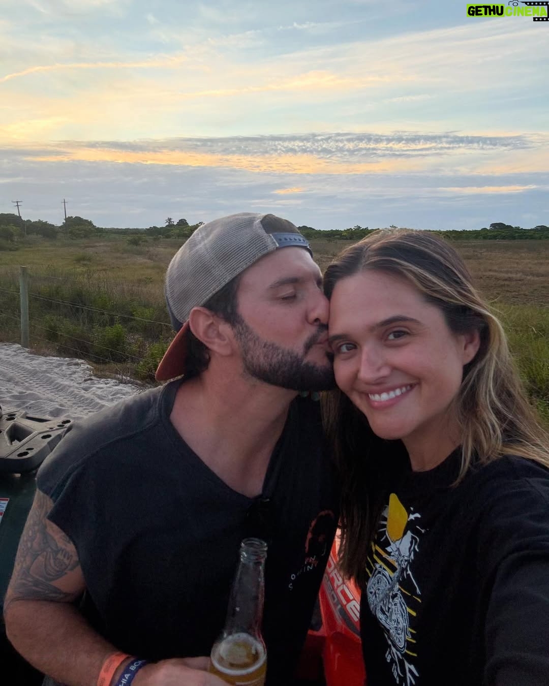Juliana Paiva - 83.2K Likes - Hoje é aniversário de um dos caras mais do bem que eu conheço e que por sorte posso chamar de meu amor e assim trocar esse sentimento diariamente com ele!
Love, que seu novo ciclo seja espetacular…muito além de só bom..que nele vc se encontre cada vez mais, se conecte com o seu propósito lindo de estar aqui e fortifique sua caminhada em direção aos seu sonhos! 
Eu estarei sempre aqui, caminhando ao seu lado, correndo junto e até recalculando rotas quando for preciso!
Te amo profundamente e quero sempre poder compartilhar essa vida linda, louca e sábia com vc! 
Parabéns meu aniversariante! Muita saúde, realizações, alegrias, paz, luz e amor!
Começou o seu melhor ciclo! Vamooooss!💪🏼🙌🏼🥳💖✨💫
