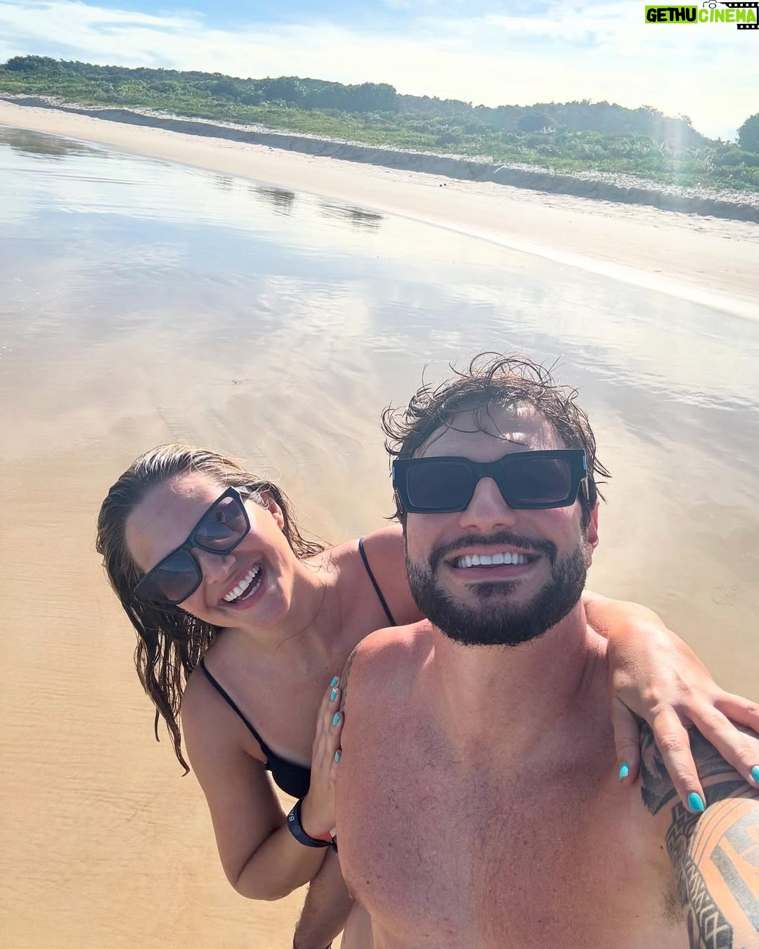 Juliana Paiva - 83.2K Likes - Hoje é aniversário de um dos caras mais do bem que eu conheço e que por sorte posso chamar de meu amor e assim trocar esse sentimento diariamente com ele!
Love, que seu novo ciclo seja espetacular…muito além de só bom..que nele vc se encontre cada vez mais, se conecte com o seu propósito lindo de estar aqui e fortifique sua caminhada em direção aos seu sonhos! 
Eu estarei sempre aqui, caminhando ao seu lado, correndo junto e até recalculando rotas quando for preciso!
Te amo profundamente e quero sempre poder compartilhar essa vida linda, louca e sábia com vc! 
Parabéns meu aniversariante! Muita saúde, realizações, alegrias, paz, luz e amor!
Começou o seu melhor ciclo! Vamooooss!💪🏼🙌🏼🥳💖✨💫