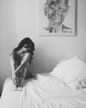 Julie Robert Instagram - “ et quelque part, en Corse, au fond d’un village, 
les yeux de Julie”