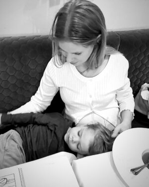 Julie Zangenberg Instagram - Vi glæder os så meget til at møde vores lille ny menneske til oktober🙏🏼🤰🏼♥️

Leo er allerede den bedste storebror. PS: ser Andreas stolt ud?😂😍