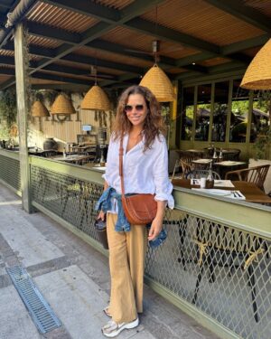 Julieta Ortega Instagram - Me vine a Chile tres días con nueva obrita para leer. A partir del 17 de abril nos vamos de gira por el país y más allá, con Sex, version teatral.

@diecramos @gloria_carra @nico__riera @josemariamuscari ✈️🩵

Este fin de semana largo te veo en Gorriti Art Center con funciones agregadas x carnaval 👄✨