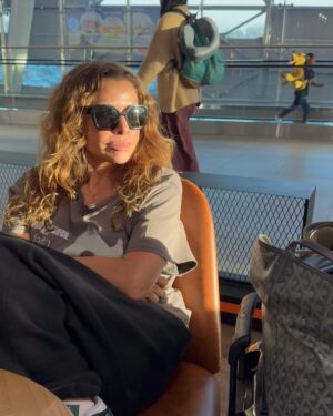 Julieta Ortega Instagram - Me vine a Chile tres días con nueva obrita para leer. A partir del 17 de abril nos vamos de gira por el país y más allá, con Sex, version teatral.

@diecramos @gloria_carra @nico__riera @josemariamuscari ✈️🩵

Este fin de semana largo te veo en Gorriti Art Center con funciones agregadas x carnaval 👄✨