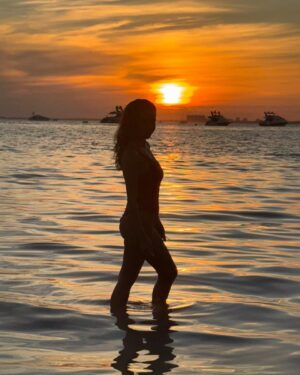 Julieta Ortega Instagram - 1/1/25 ✈️🌤️🌊🍩🚗