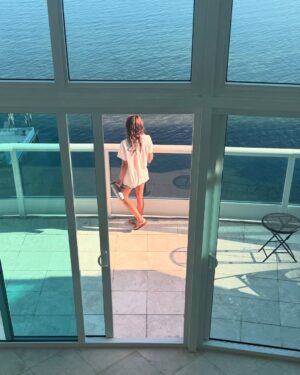 Julieta Ortega Instagram - 1/1/25 ✈️🌤️🌊🍩🚗