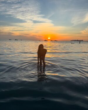 Julieta Ortega Instagram - 1/1/25 ✈️🌤️🌊🍩🚗