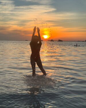 Julieta Ortega Instagram - 1/1/25 ✈️🌤️🌊🍩🚗