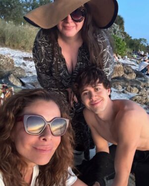 Julieta Ortega Instagram - 1/1/25 ✈️🌤️🌊🍩🚗