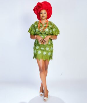 Jumoke Odetola Instagram - Meet Olori Kofoworola in Seven doors showing exclusively on NETFLIX 

YES!!!!!!!!!!!!!!!!!!!!! I am wearing my mummy’s priceless vintage lace❤️❤️❤️❤️❤️❤️❤️❤️❤️❤️❤️❤️❤️

 AFRICAN QUEEN : Olori Kofoworola in 7 doors series by the amazing filmmaker @femiadebayosalami 

Theme says: Vintage glam, so I glammed mama’s lace up. 
I got this classic vintage lace from my maama’s wardrobe & I picked the Christmas color🥰😀

Vintage is CLASSIC! RAW GOLD🥰

@lolarsfinesse beautifully designed this to perfection 

Mua @officialherbeysignature

Gele @gele_by_irawo

Beads @njuheightbeads

Photographer @dmtej_photography

#SevenDoors
#SevenDoorsOnNetflix 
#sevendoorspremiere